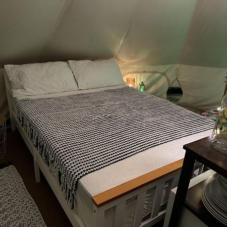Spacious Bell Tent At Herigerbi Park Lincolnshire Grantham Exterior foto
