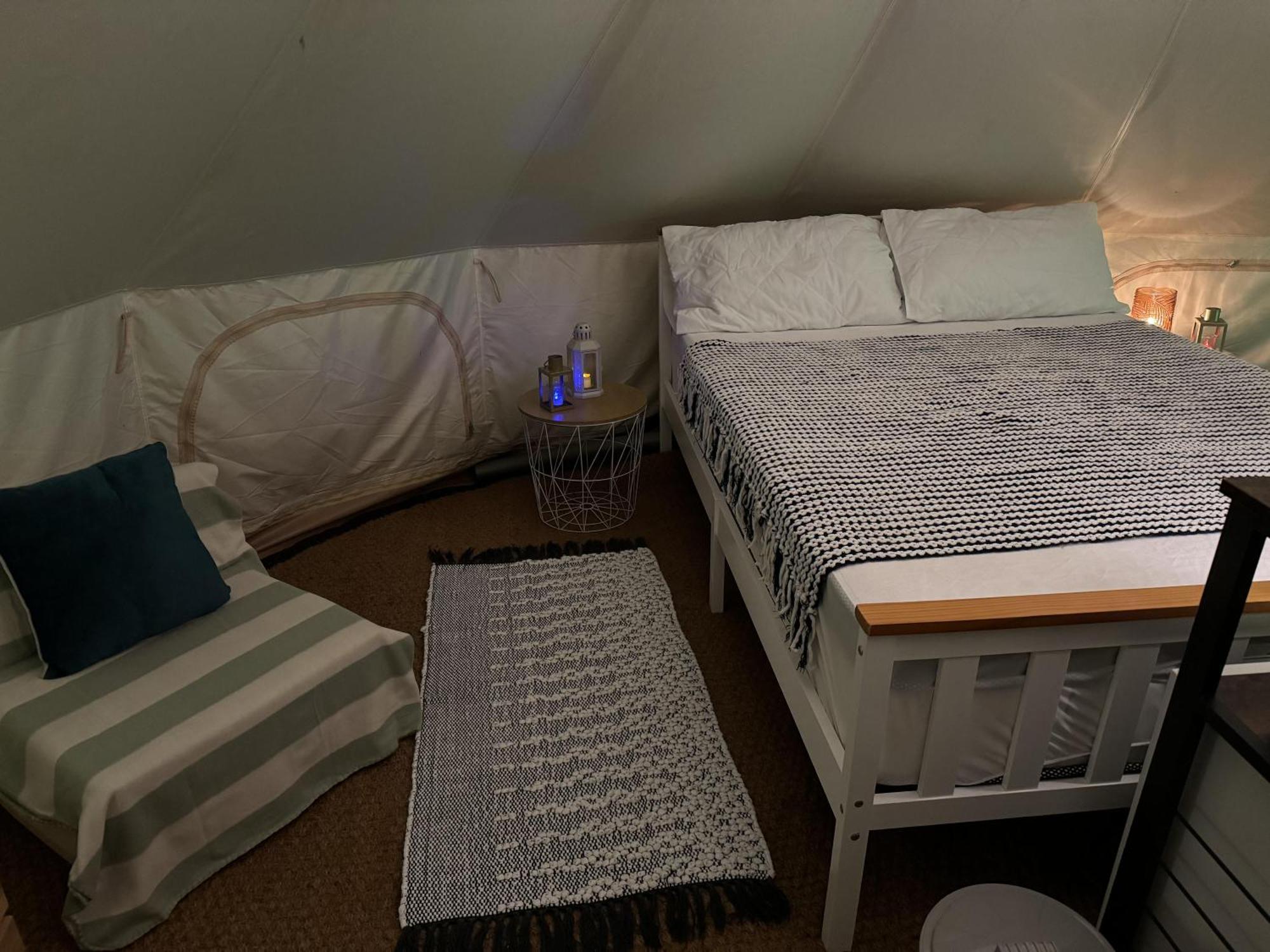 Spacious Bell Tent At Herigerbi Park Lincolnshire Grantham Exterior foto