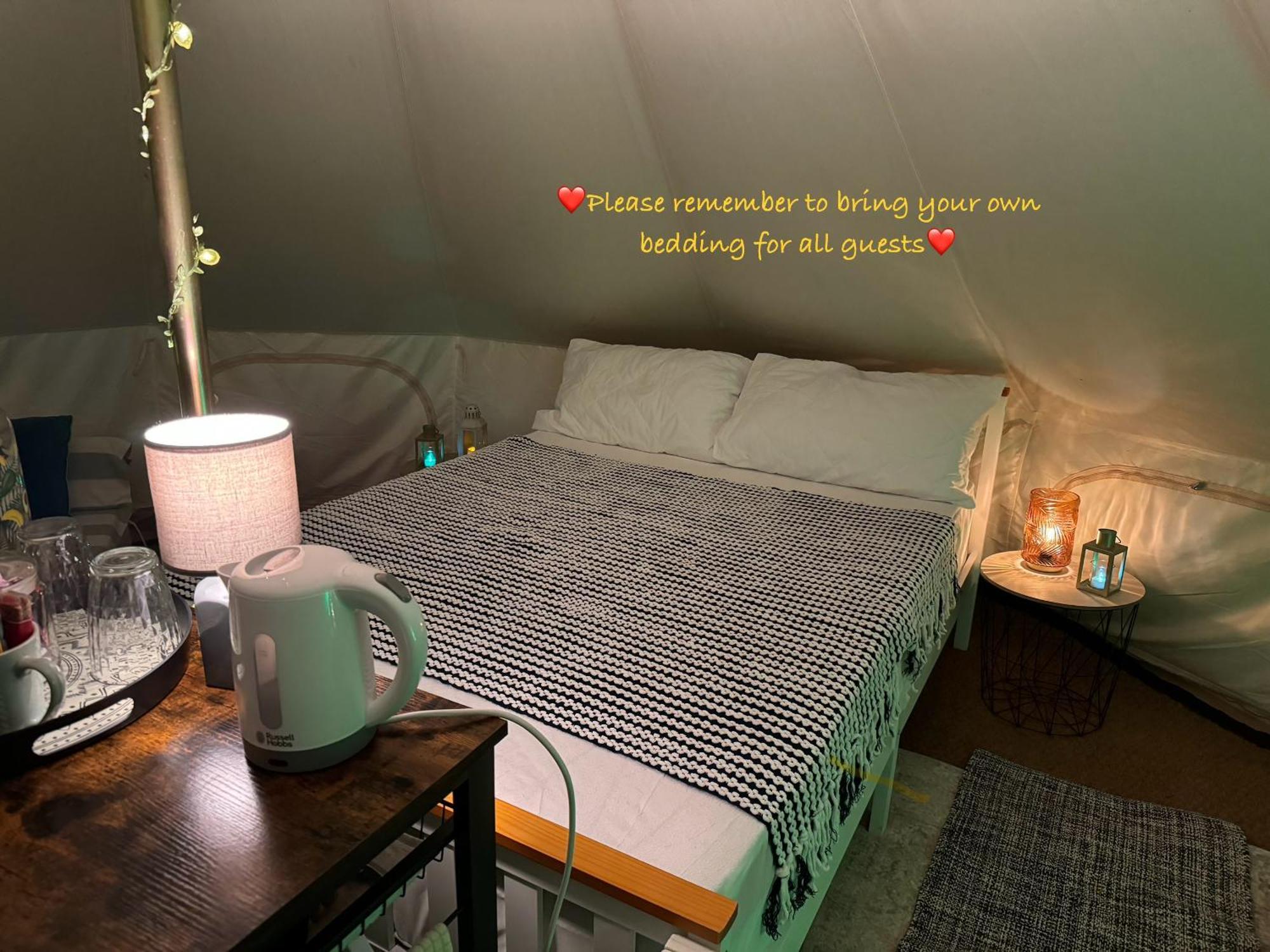 Spacious Bell Tent At Herigerbi Park Lincolnshire Grantham Exterior foto