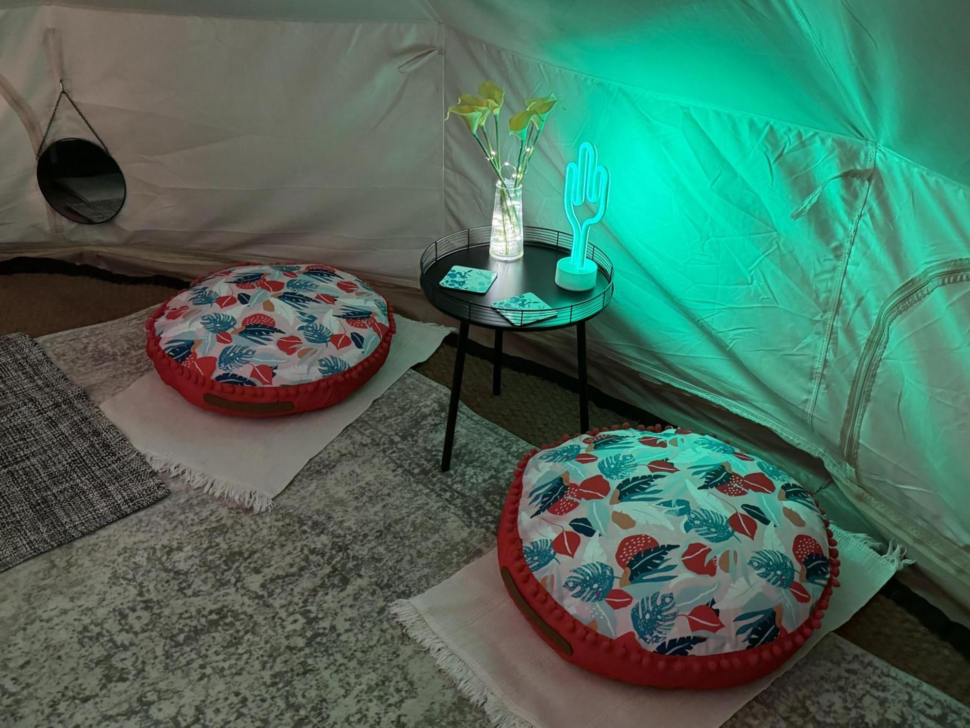 Spacious Bell Tent At Herigerbi Park Lincolnshire Grantham Exterior foto