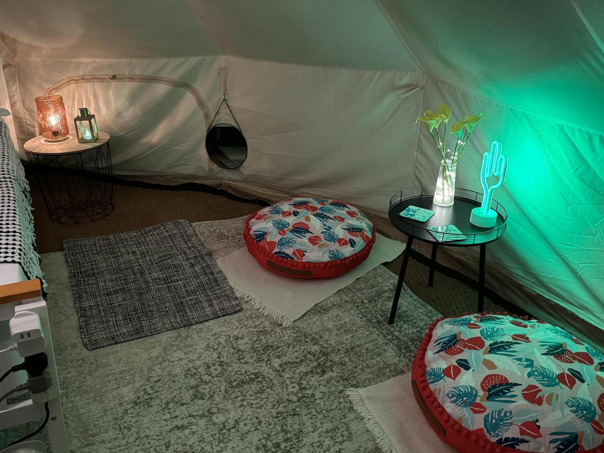 Spacious Bell Tent At Herigerbi Park Lincolnshire Grantham Exterior foto