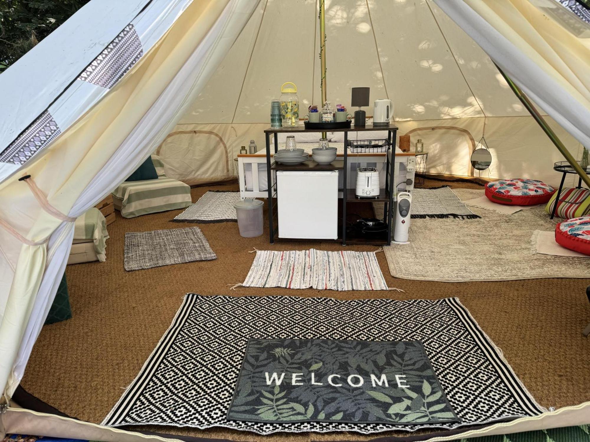 Spacious Bell Tent At Herigerbi Park Lincolnshire Grantham Exterior foto